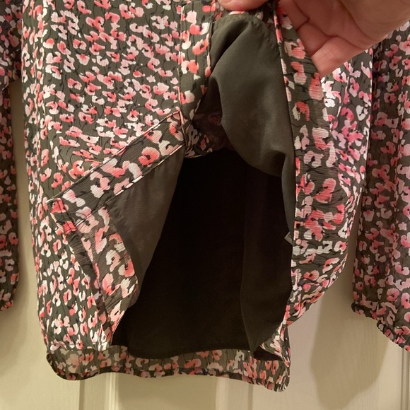 J Crew Blouse Olive Green with Floral Print of Pink White Black V Neck WM SZ XS - Picture 8 of 13